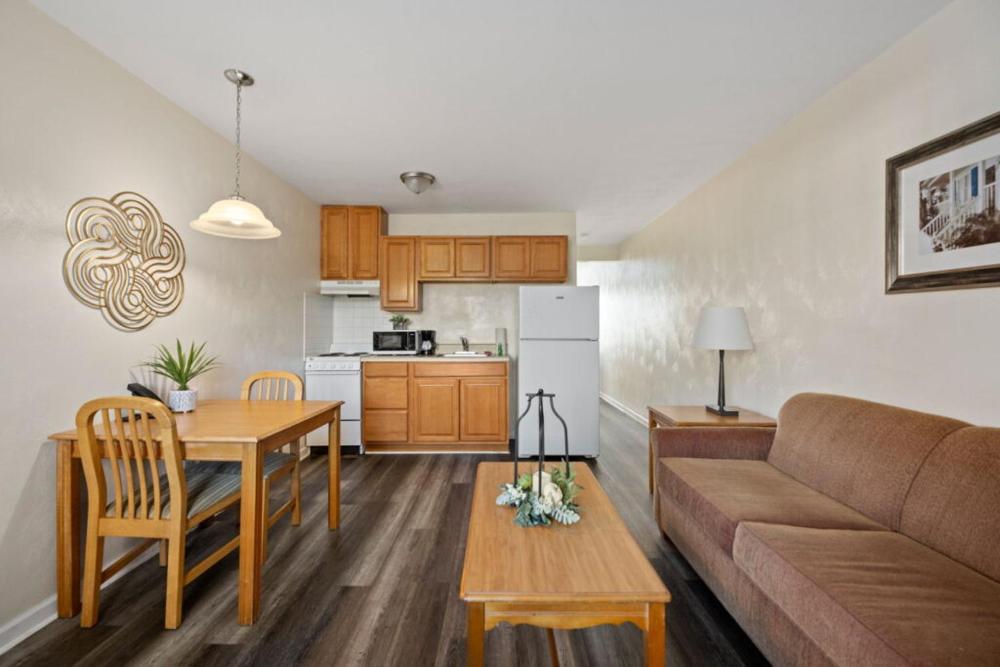 Deluxe Queen Suite interior